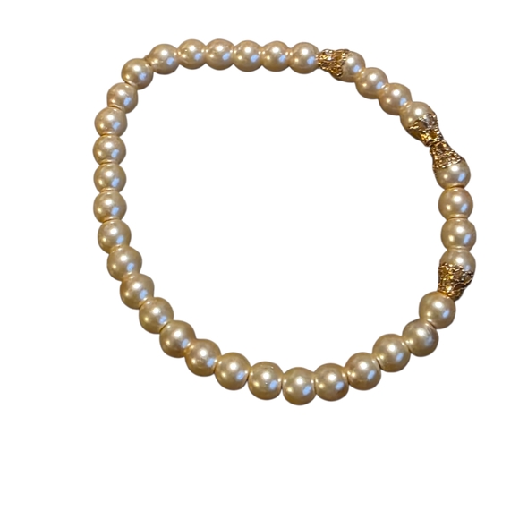 Vintage-Inspired Pearl Beaded Gold Accent Bracelet - Picture 2 of 6